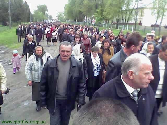Вся дорога зайнята як по довжині так і ширині
