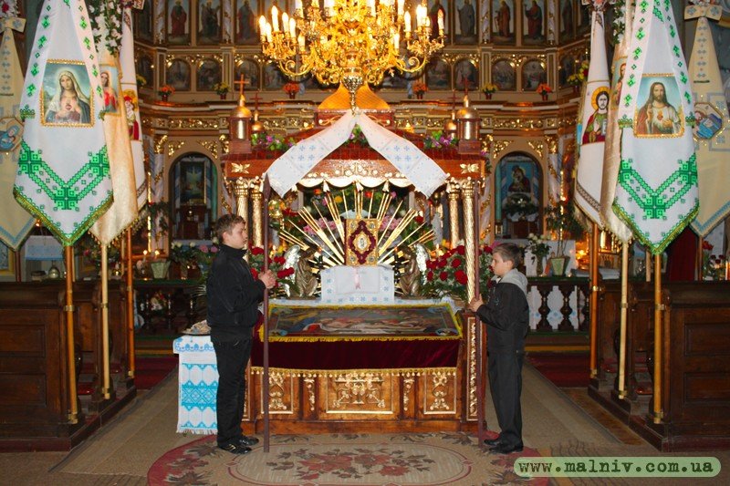 Біля Плащаниці