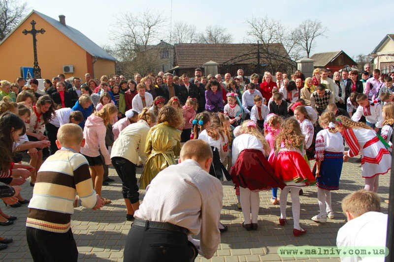 "Чижику! Чижику! Пташко маленька..."