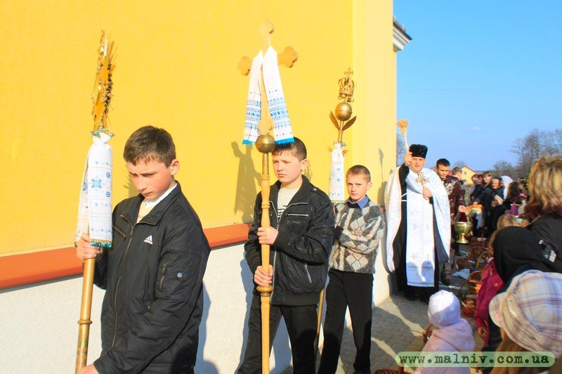 Окроплення пасок свяченою водою