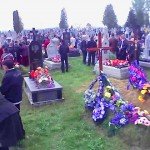 Люди розійшлись по гробах своїх рідних